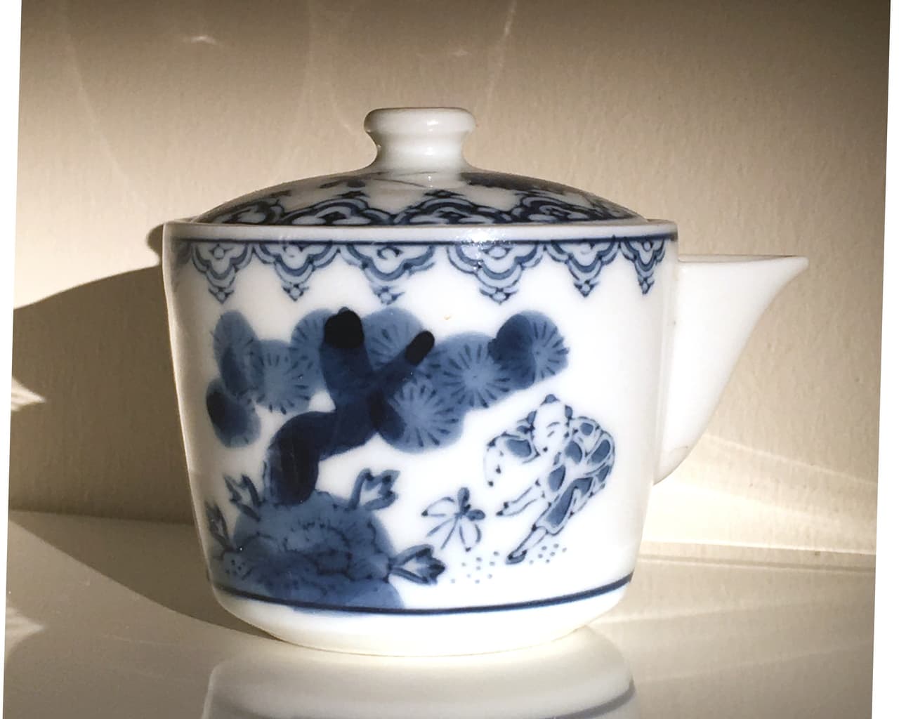 An antique small sencha kyusu, Arita ware from the Eiyama kiln, with a blue-and-white karako (children at play) motif, dating to the early Showa or Taisho era